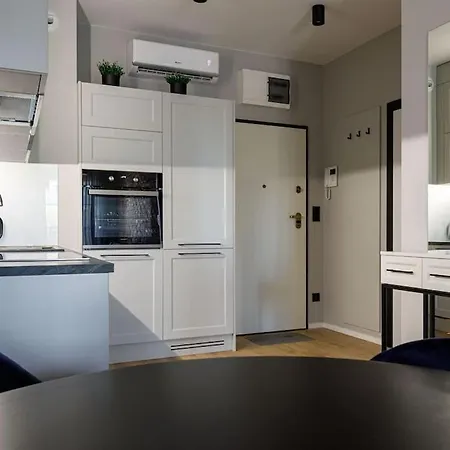Close-urban Chic - Cozy And Modern Apartment- Jana Pawla Daire