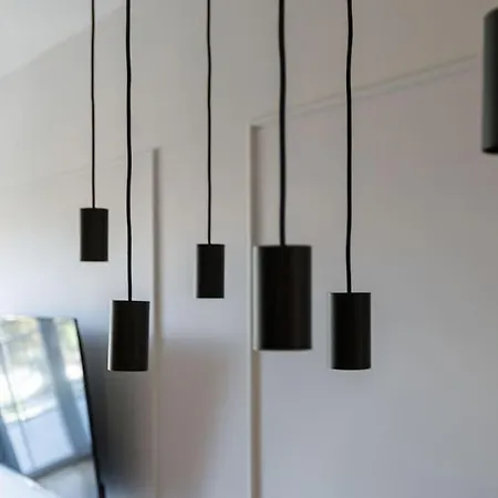 Close-urban Chic - Cozy And Modern Apartment- Jana Pawla