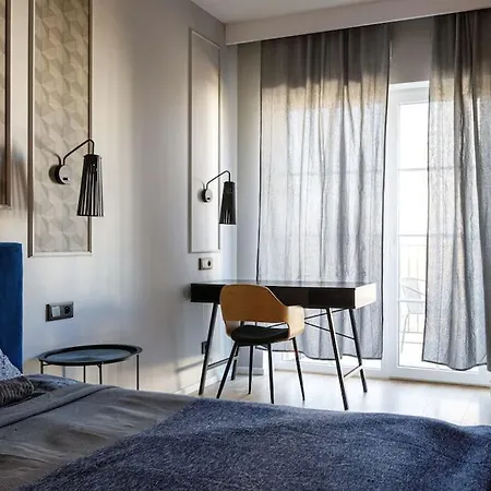 Close-urban Chic - Cozy And Modern Apartment- Jana Pawla Daire